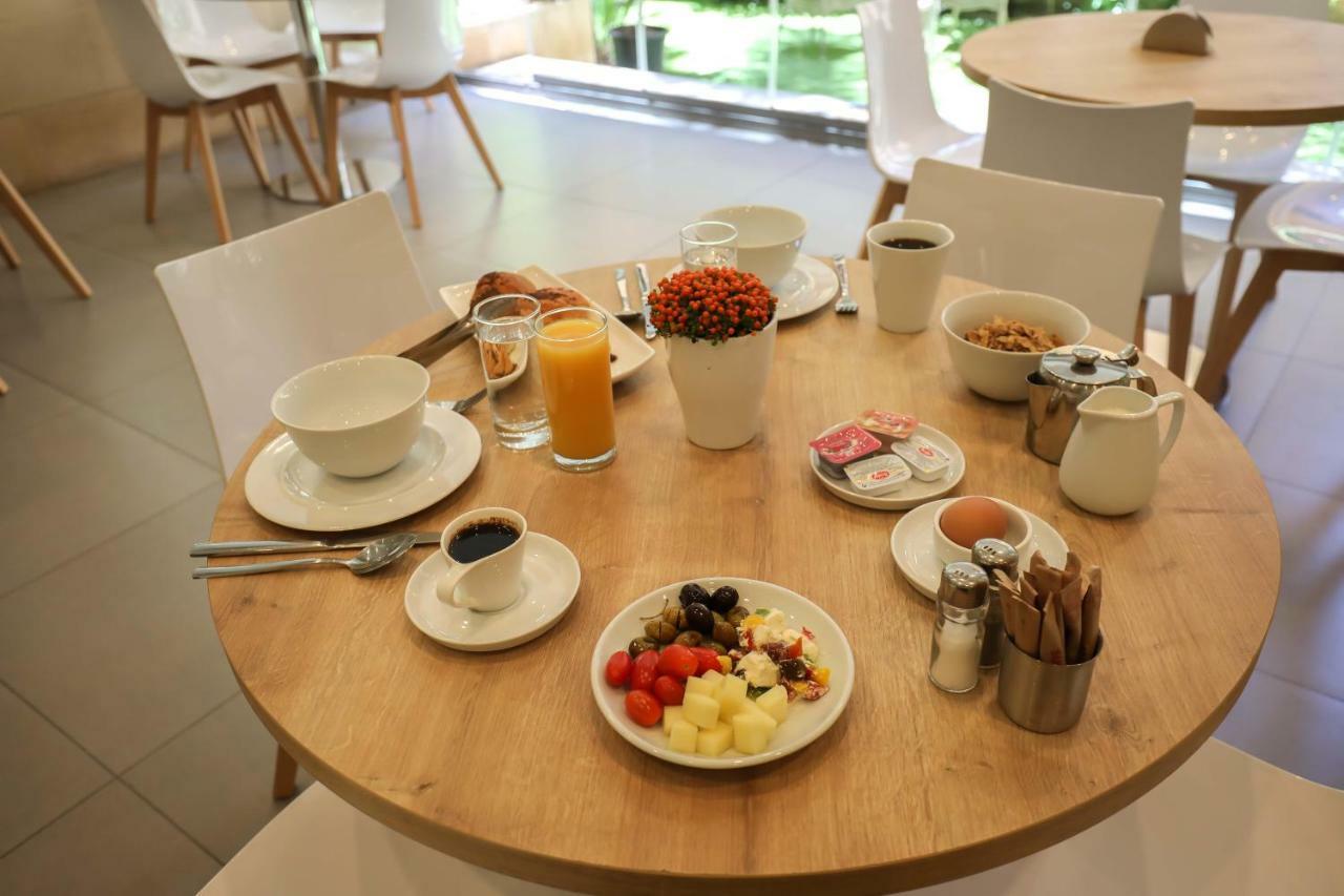 Sky Suites Beiroet Buitenkant foto
